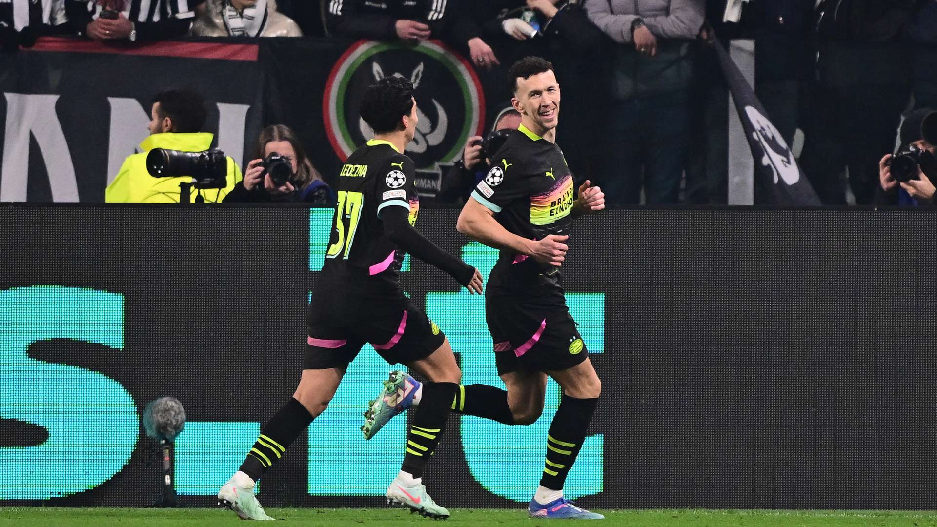 年中国五人 年中国五人